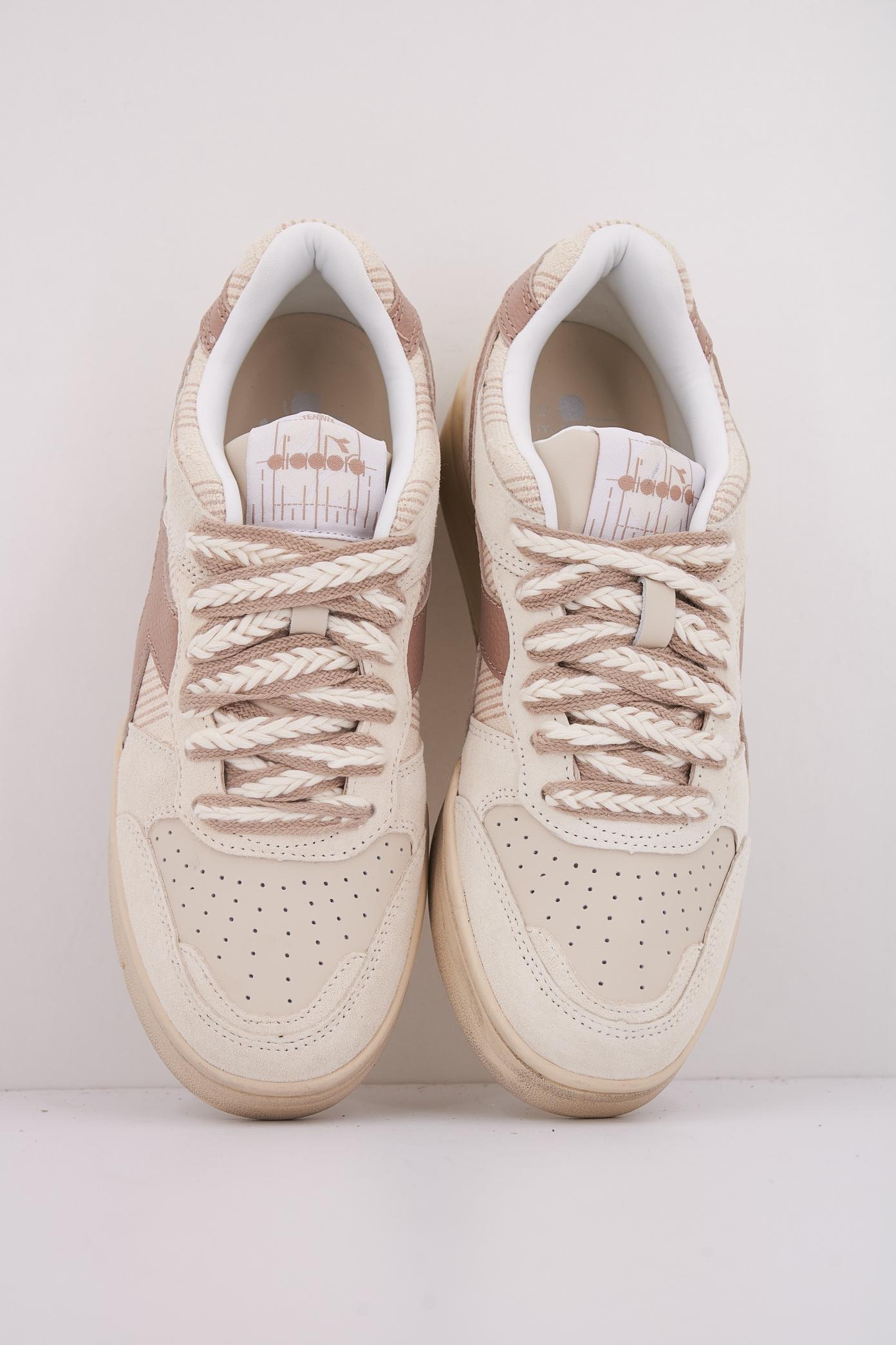 DIADORA BOHO en color BEIS (3)