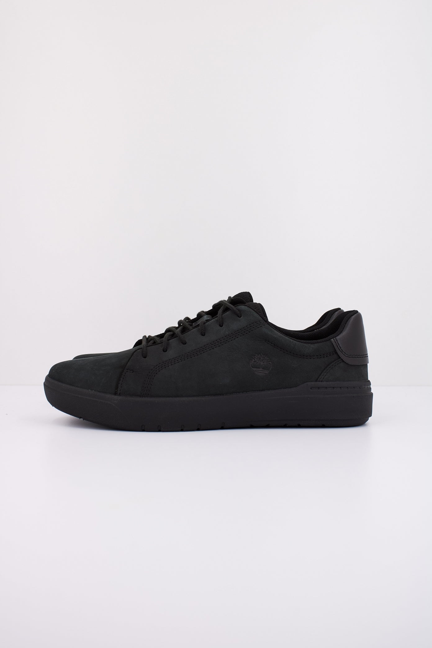 TIMBERLAND SENECA BAY LOW LACE UP en color NEGRO  (1)