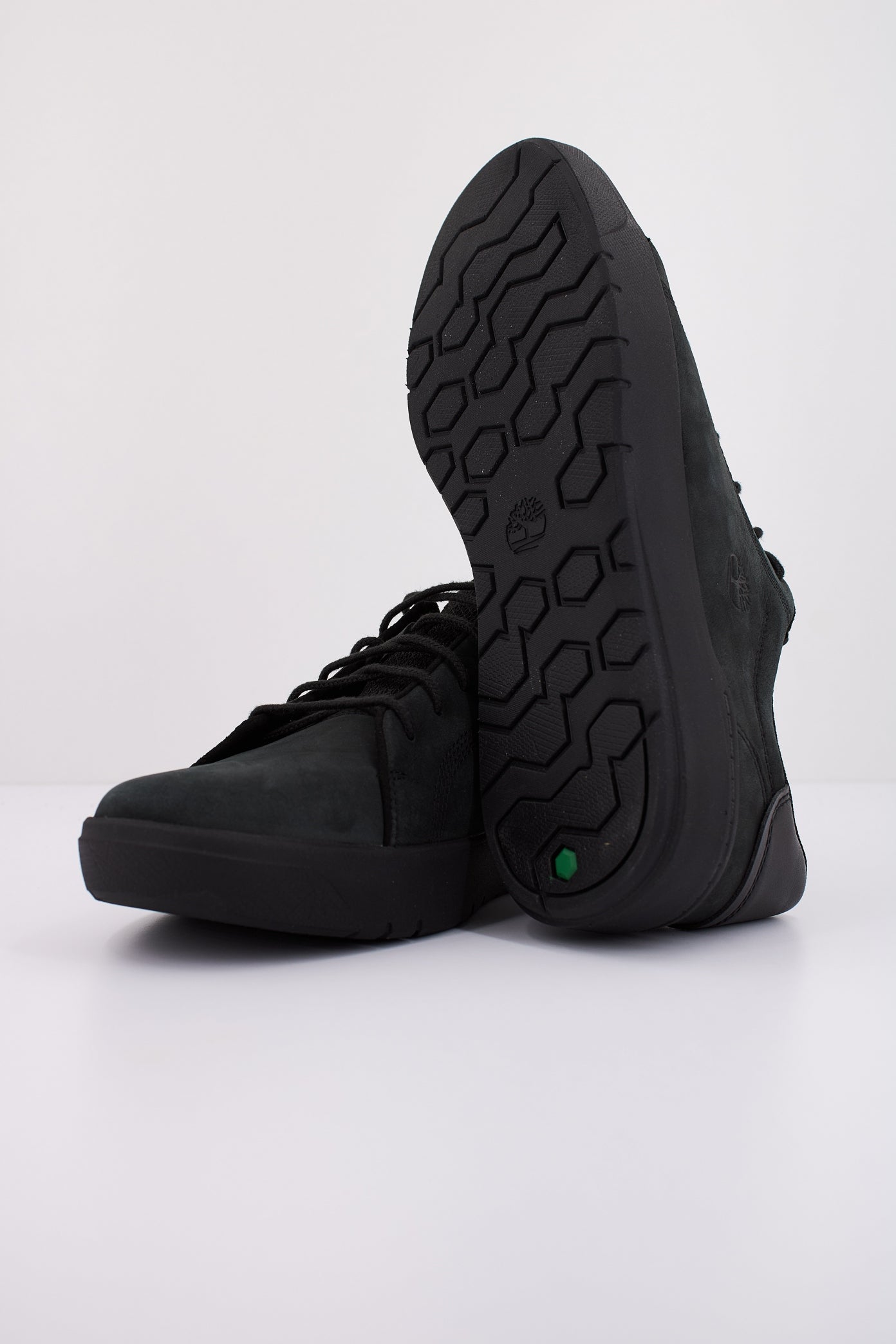 TIMBERLAND SENECA BAY LOW LACE UP en color NEGRO  (5)