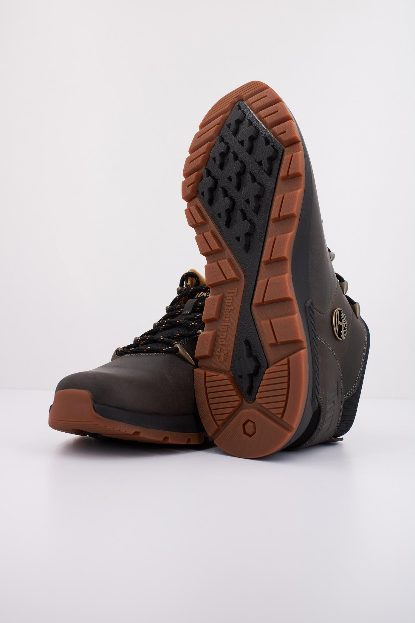 TIMBERLAND SPRINT TREKKER MID LACE SNEAKER en color MARRON (5)