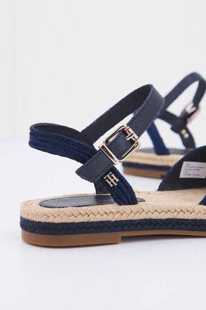 TOMMY HILFIGER ARTISANAL FLAT SANDAL en color AZUL (4)