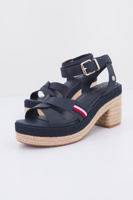 TOMMY HILFIGER INTERLACE MID HEEL SA en color AZUL (1)
