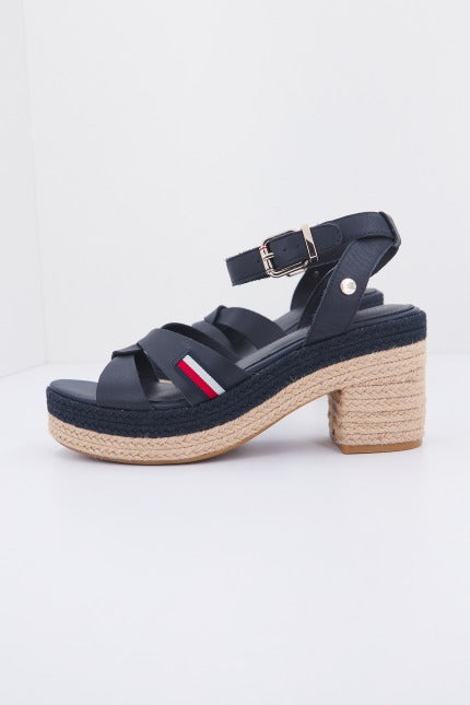 TOMMY HILFIGER INTERLACE MID HEEL SA en color AZUL (2)