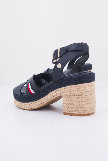 TOMMY HILFIGER INTERLACE MID HEEL SA en color AZUL (3)