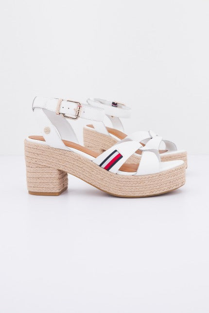 TOMMY HILFIGER INTERLACE MID HEEL SA en color BLANCO (2)