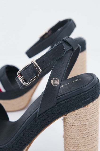 TOMMY HILFIGER TH INTERLACE HIGH HEEL S en color AZUL (4)