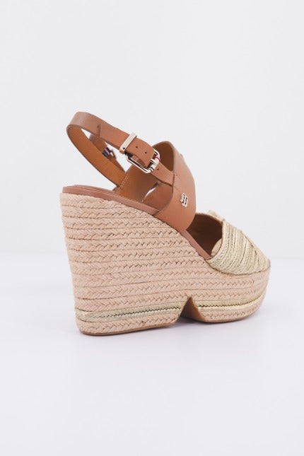 TOMMY HILFIGER ARTISANAL HIGH WEDGE en color ORO (3)