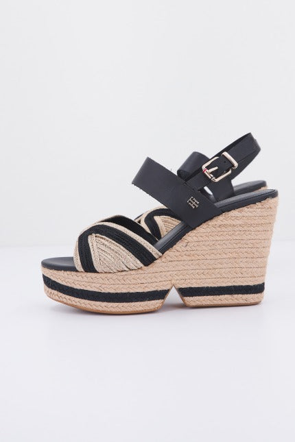 TOMMY HILFIGER ARTISANAL HIGH WEDGE en color NEGRO (2)