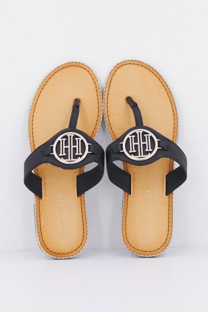TOMMY HILFIGER ESSENTIAL LEATHER FLAT S en color NEGRO (1)