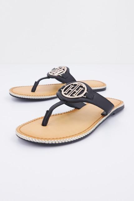 TOMMY HILFIGER ESSENTIAL LEATHER FLAT S en color NEGRO (2)