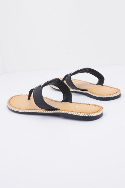TOMMY HILFIGER ESSENTIAL LEATHER FLAT S en color NEGRO (3)
