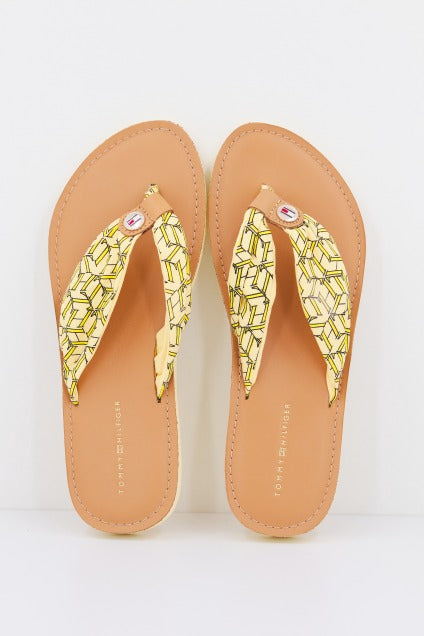 TOMMY HILFIGER LEATHER FOOTBED BEACH en color AMARILLO (1)