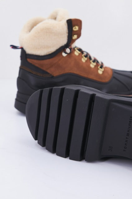 TOMMY HILFIGER OUTDOOR WARMLINED BOOT en color MARRON (4)