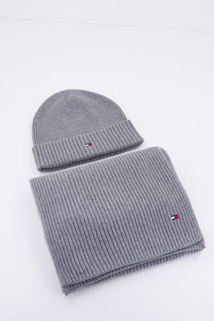 TOMMY HILFIGER GP PIMA COTTON BEANIE en color GRIS (1)