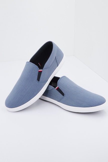 TOMMY HILFIGER ESSENTIAL SLIP ON CHAMBR en color AZUL (1)