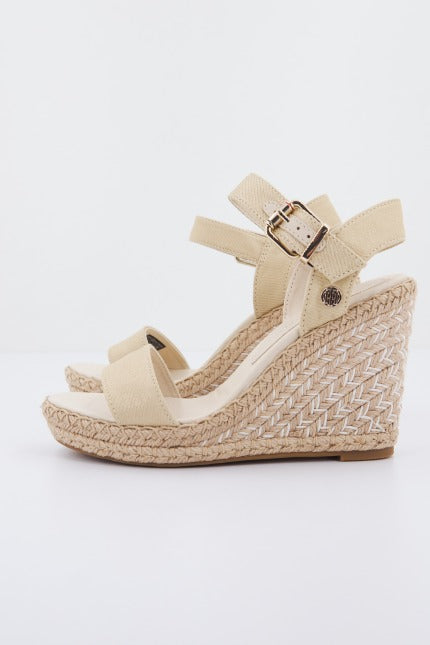 TOMMY HILFIGER SHINY TOUCHES HIGH WEDGE en color BEIS (1)
