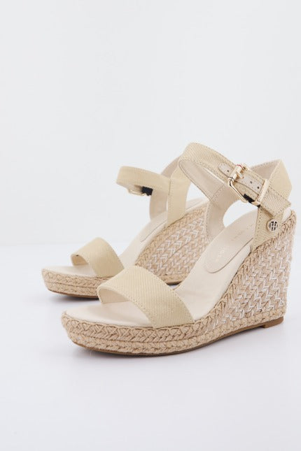 TOMMY HILFIGER SHINY TOUCHES HIGH WEDGE en color BEIS (2)