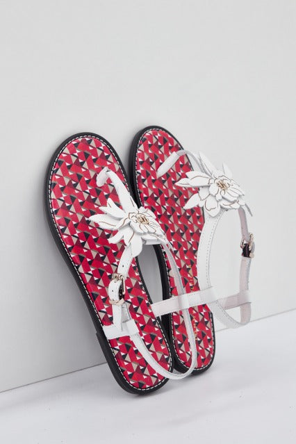 TOMMY HILFIGER TH GEO PRINT FLAT SANDAL en color BLANCO (1)