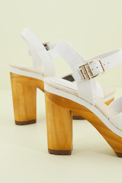 TOMMY HILFIGER FEMININE HIGH HEEL CLOG en color BLANCO (3)
