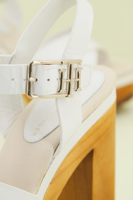 TOMMY HILFIGER FEMININE HIGH HEEL CLOG en color BLANCO (4)
