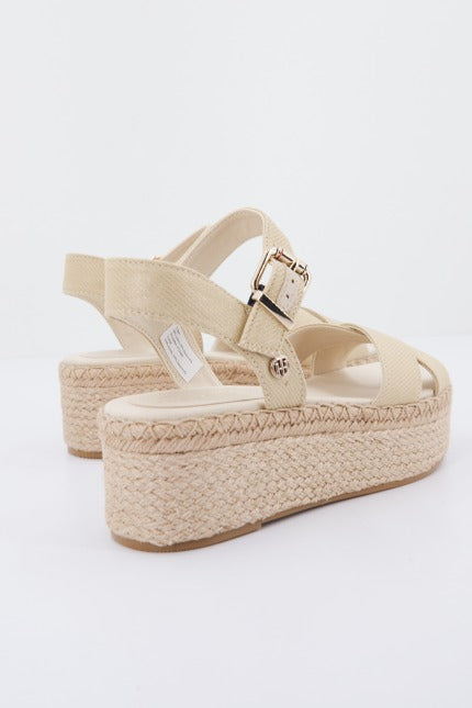 TOMMY HILFIGER SHINY TOUCHES FLATFORM W en color BEIS (3)
