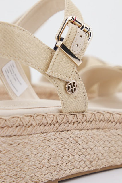 TOMMY HILFIGER SHINY TOUCHES FLATFORM W en color BEIS (4)