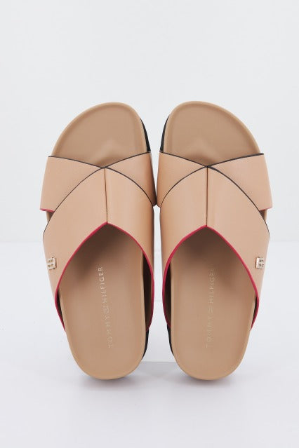 TOMMY HILFIGER MODERN TH FLATFORM SANDA en color NUDE (1)