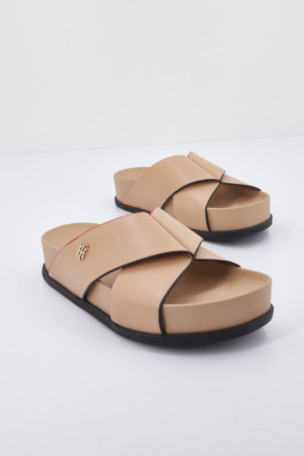 TOMMY HILFIGER MODERN TH FLATFORM SANDA en color NUDE (2)