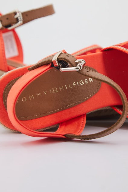 TOMMY HILFIGER WEBBING LOW WEDGE en color NARANJA (3)