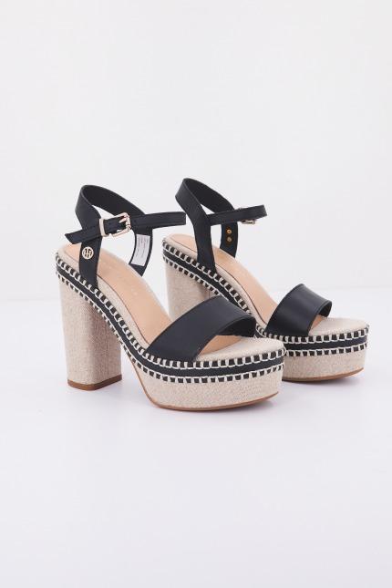 TOMMY HILFIGER ELEVATED SIGNATURE HEEL en color NEGRO (2)