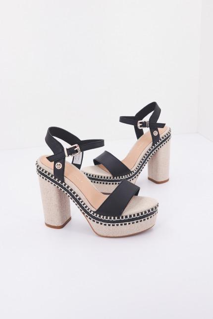 TOMMY HILFIGER ELEVATED SIGNATURE HEEL en color NEGRO (3)