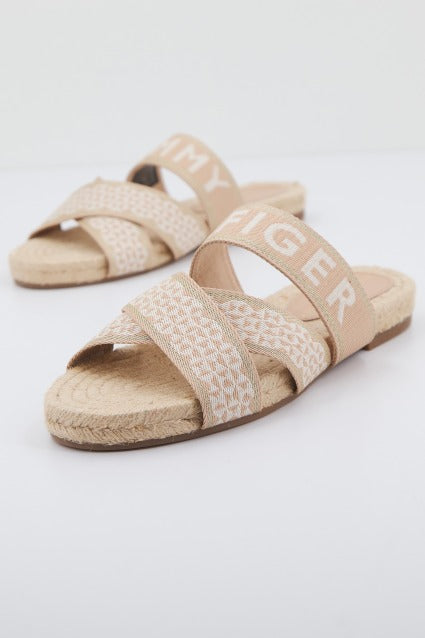 TOMMY HILFIGER WEBBING FLAT ESPAD en color NUDE (1)