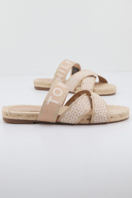TOMMY HILFIGER WEBBING FLAT ESPAD en color NUDE (2)
