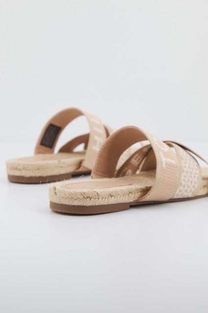 TOMMY HILFIGER WEBBING FLAT ESPAD en color NUDE (3)