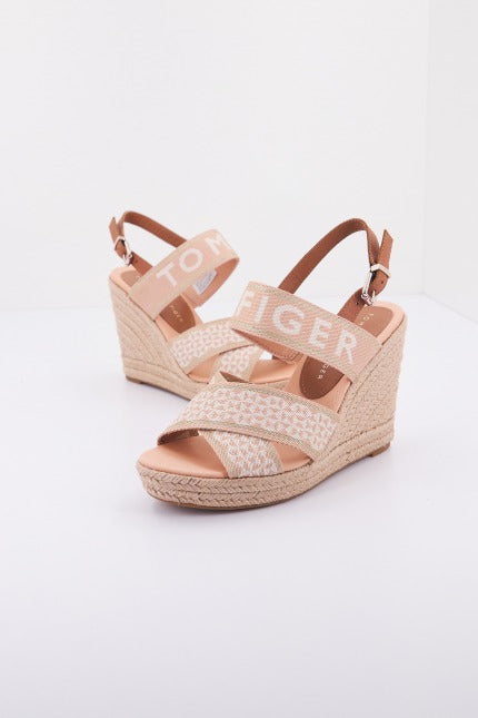 TOMMY HILFIGER WEBBING HIGH WEDGE en color NUDE (1)