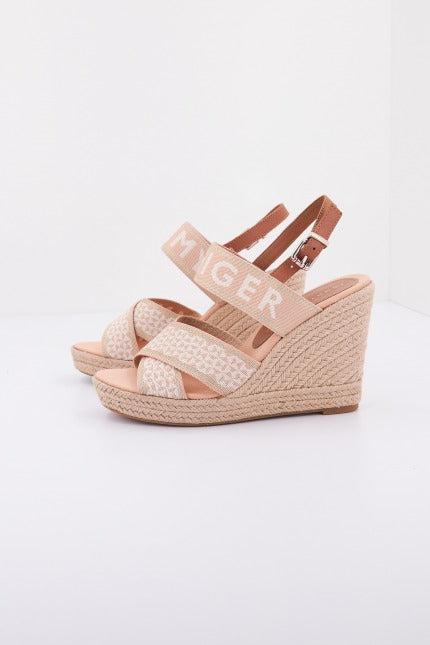 TOMMY HILFIGER WEBBING HIGH WEDGE en color NUDE (2)