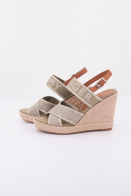 TOMMY HILFIGER WEBBING HIGH WEDGE en color VERDE (3)