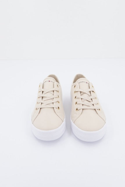 TOMMY HILFIGER ESSENTIAL SNEAKER en color BEIS (3)