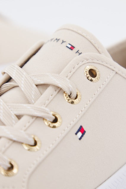 TOMMY HILFIGER ESSENTIAL SNEAKER en color BEIS (4)