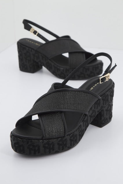 TOMMY HILFIGER TH RAFFIA MID HEEL SANDA en color NEGRO (1)
