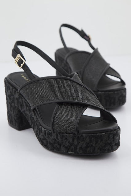TOMMY HILFIGER TH RAFFIA MID HEEL SANDA en color NEGRO (2)