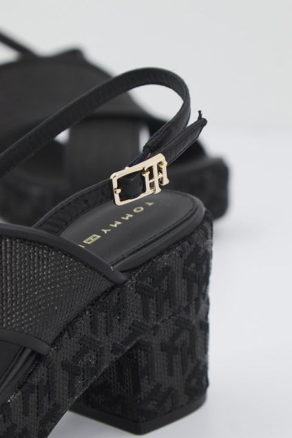 TOMMY HILFIGER TH RAFFIA MID HEEL SANDA en color NEGRO (4)