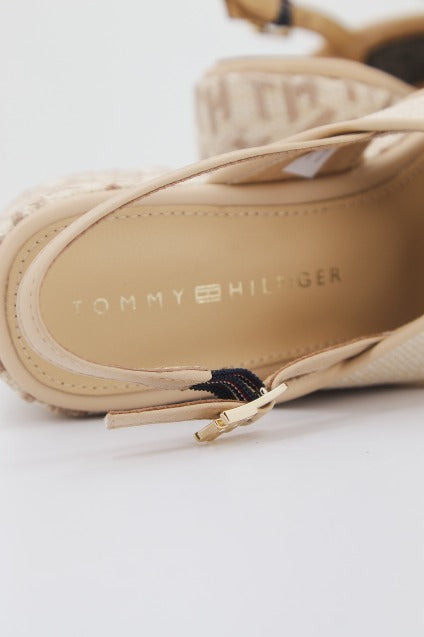 TOMMY HILFIGER TH RAFFIA MID HEEL SANDA en color BEIS (4)