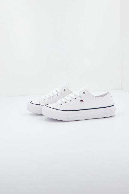 TOMMY HILFIGER BASSA ALLACCIATA en color BLANCO (2)