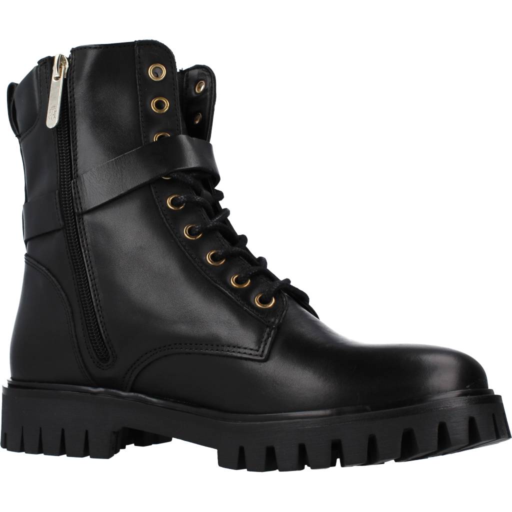 TOMMY HILFIGER BUCKLE LACE UP BOOT en color NEGRO (5)
