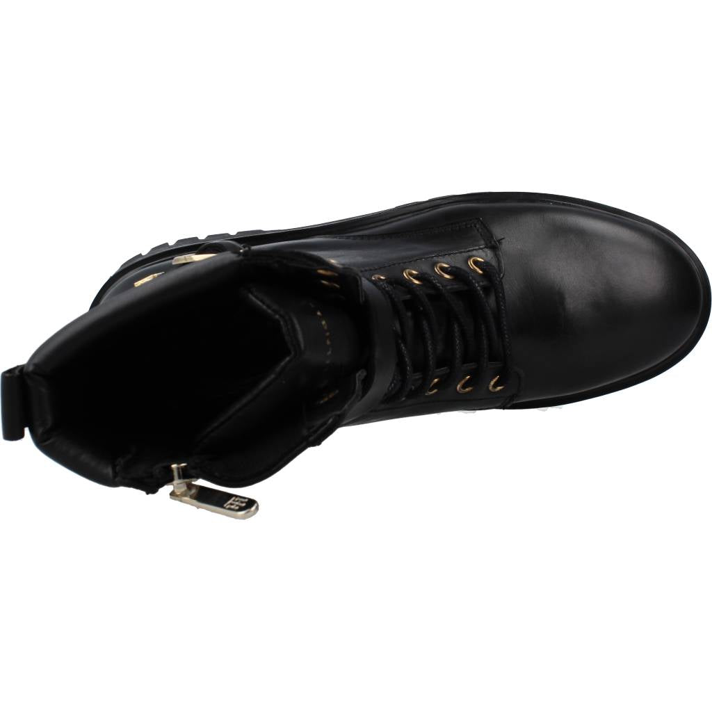 TOMMY HILFIGER BUCKLE LACE UP BOOT en color NEGRO (7)