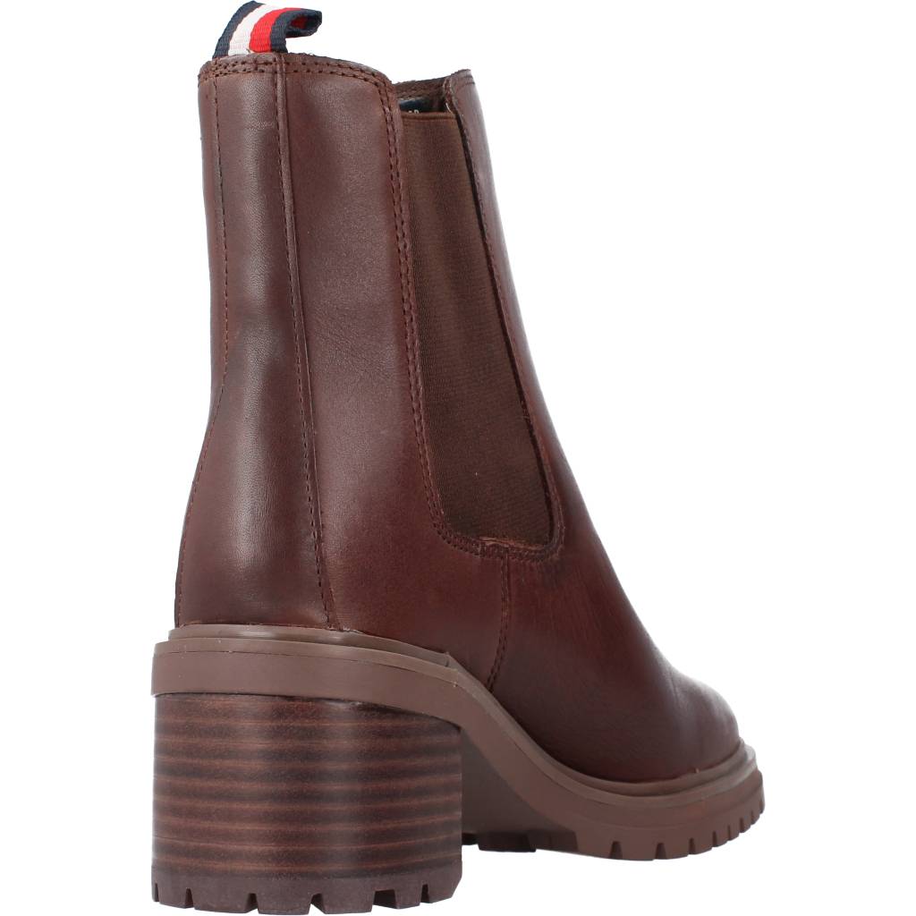 TOMMY HILFIGER OUTDOOR CHELSEA MID HEEL en color MARRON (3)
