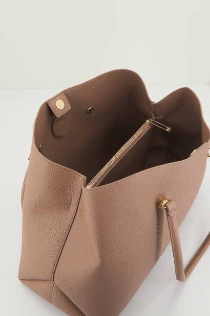 TOMMY HILFIGER TH EMBLEM WORKBAG en color MARRON (4)