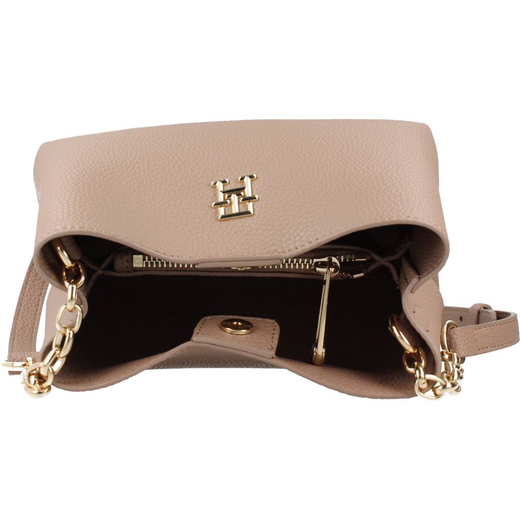TOMMY HILFIGER TH EMBLEM CROSSOVER en color MARRON CLARO (4)