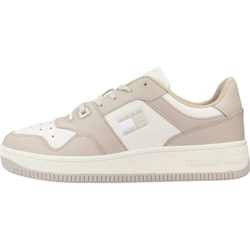 TOMMY JEANS BASKET LEATHER en color BEIS (2)